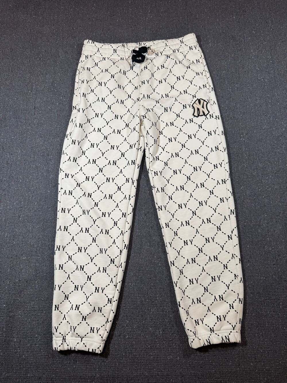 MLB New York Yankees Monogram All-Over Print Jogger Sweatpants Cream